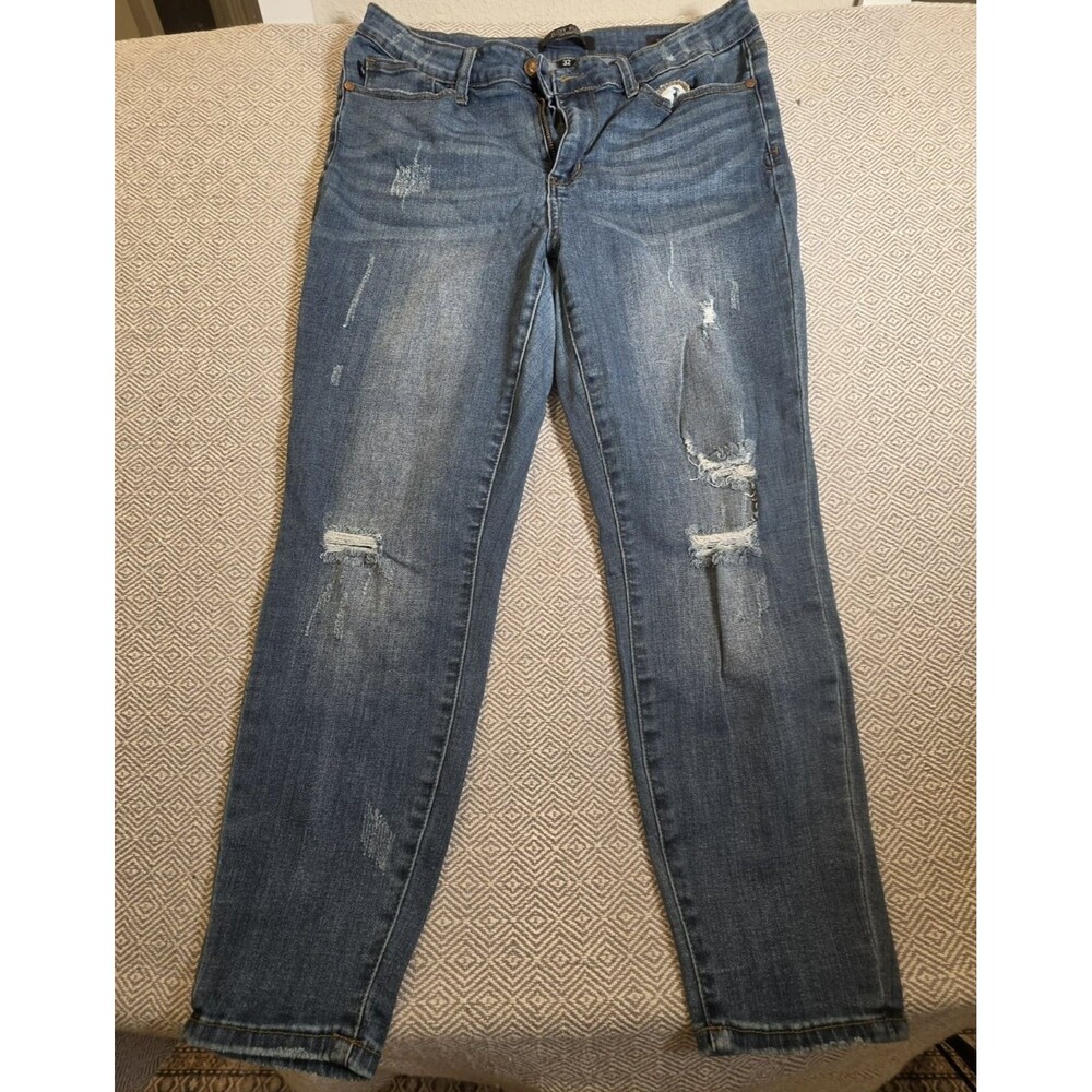 Judy Blue Los Angeles Relaxed Fit Distressed Jeans Size 32